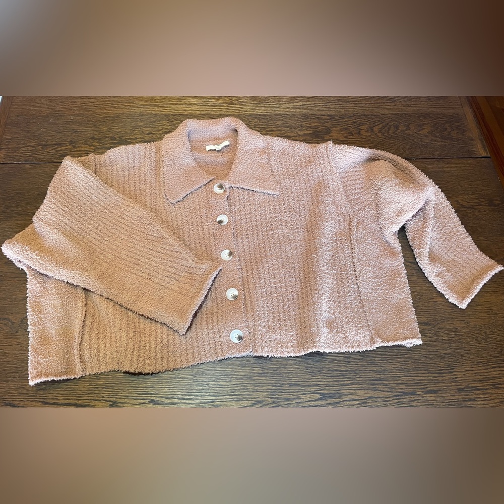 Entro cropped cardigan with buttons. Feels like a soft blanket! Medium.
